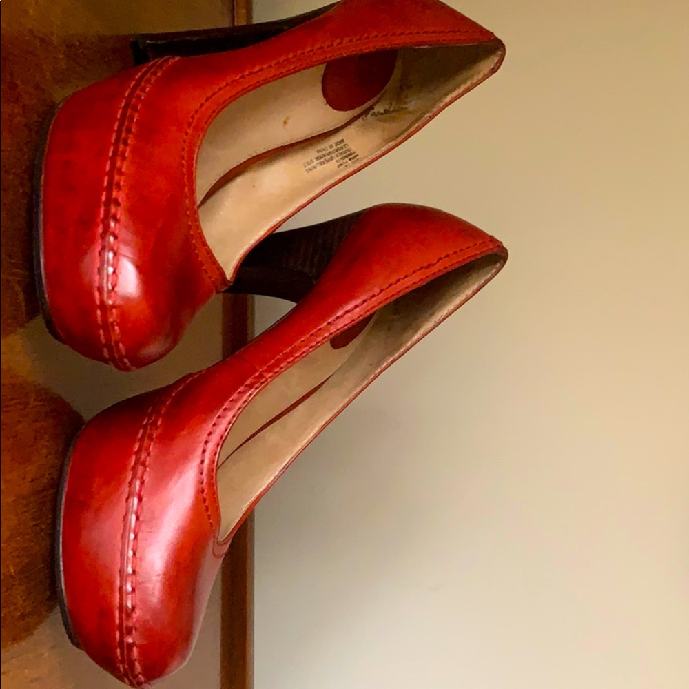 Frye Anna Pumps in Red Leather